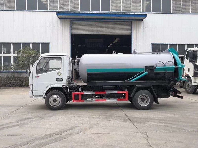 東風(fēng)多利卡5方吸污車