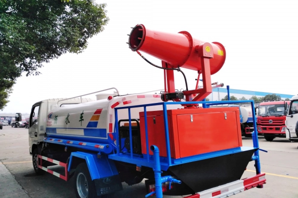 東風(fēng)小多利卡綠化噴灑車(4.5立方、30米霧炮機(jī))圖片