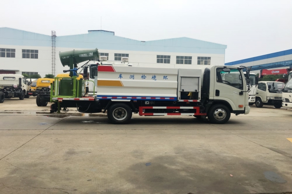 大運多功能抑塵車(5噸、30米霧炮機(jī))圖片