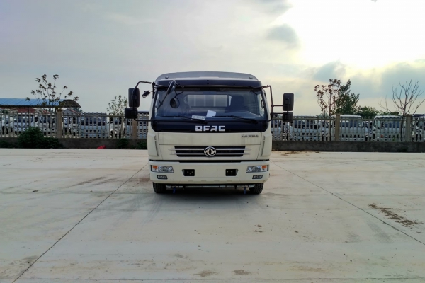 東風(fēng)大多利卡抑塵車(方形6.5噸、30-50米霧炮、單排駕駛室)