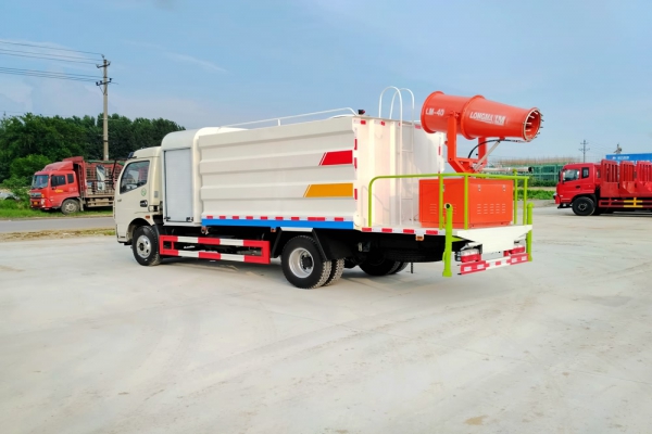 東風(fēng)大多利卡抑塵車(方形6.5噸、30-50米霧炮、單排駕駛室)圖片