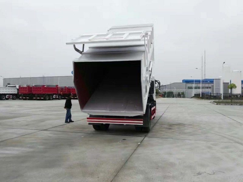 東風(fēng)天錦對接式垃圾車