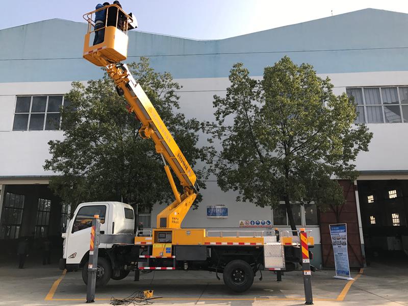 江鈴凱銳20米伸縮臂高空作業車圖片
