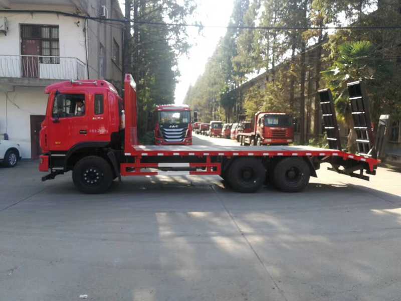 江淮后八輪平板運輸車圖片